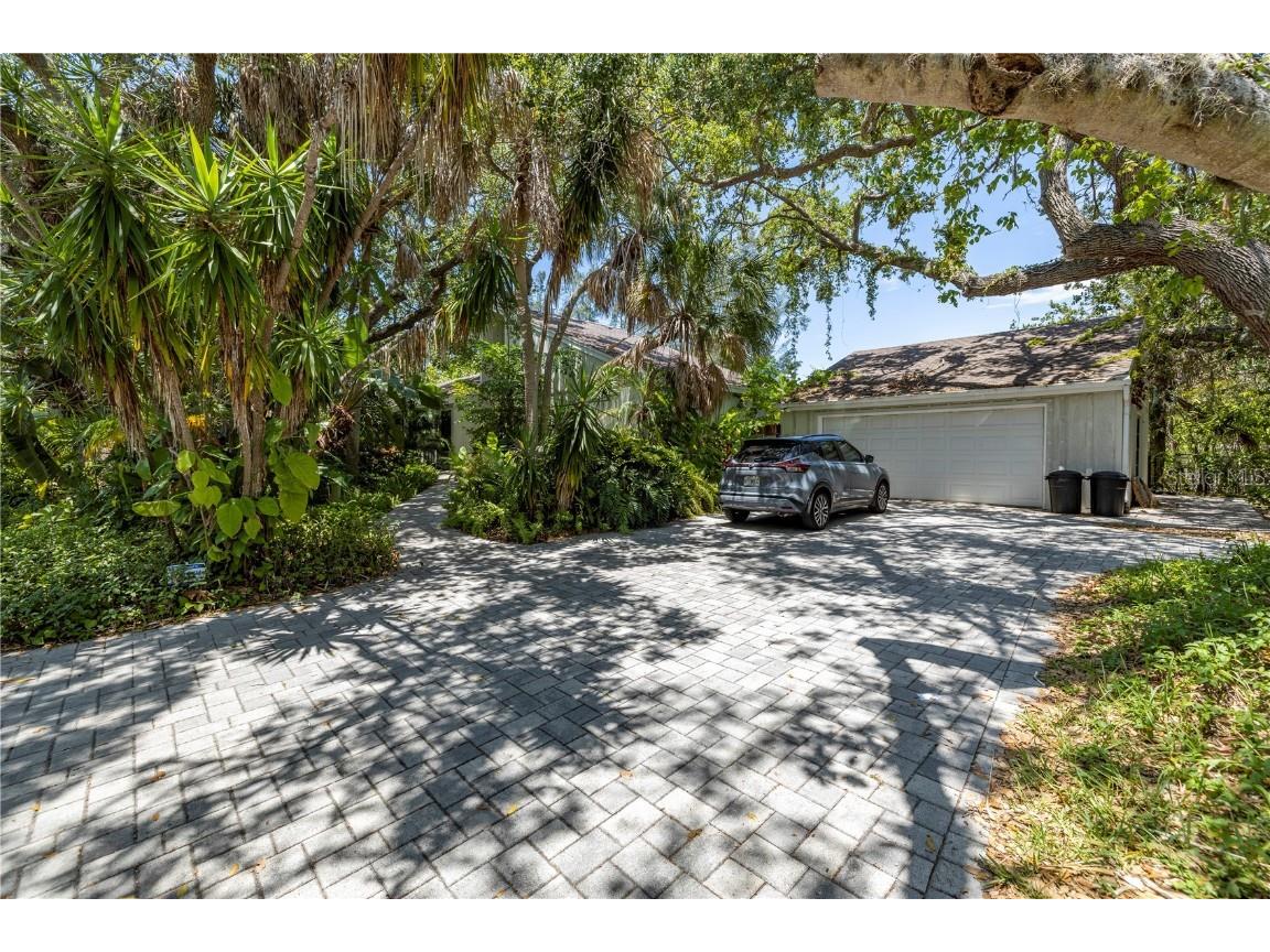 752 Tropical Circle Sarasota FL 34242 A4572179 image1