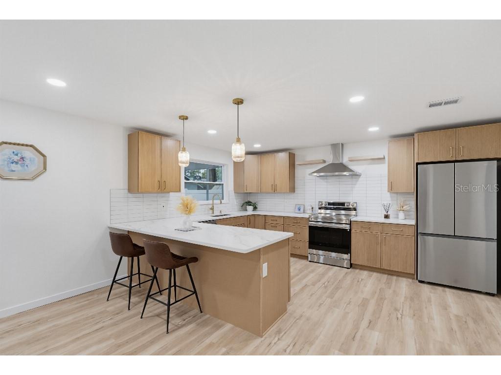 7520 20th Street N Saint Petersburg FL 33702 TB8524421 image13
