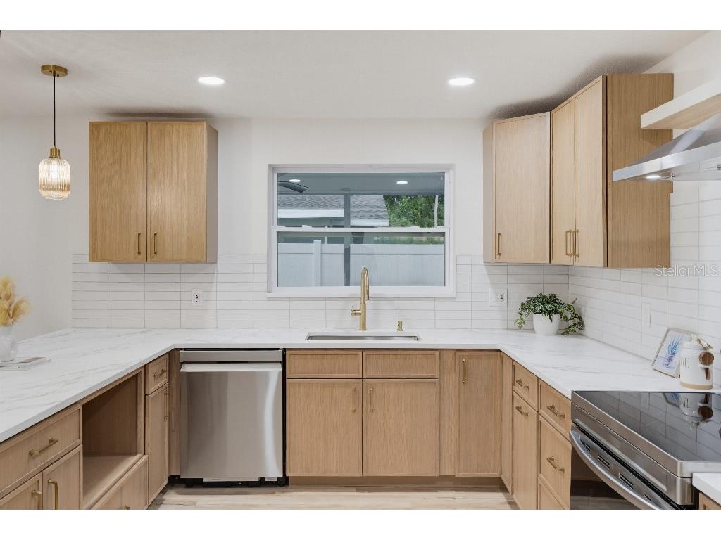 7520 20th Street N Saint Petersburg FL 33702 TB8524421 image17