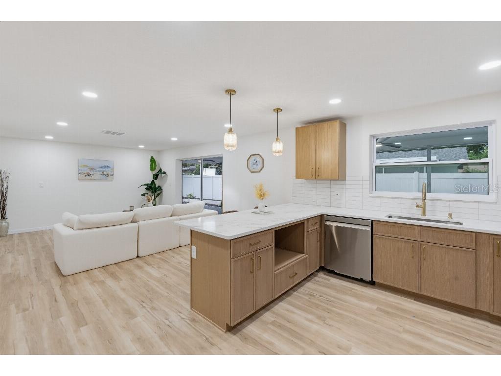 7520 20th Street N Saint Petersburg FL 33702 TB8524421 image18