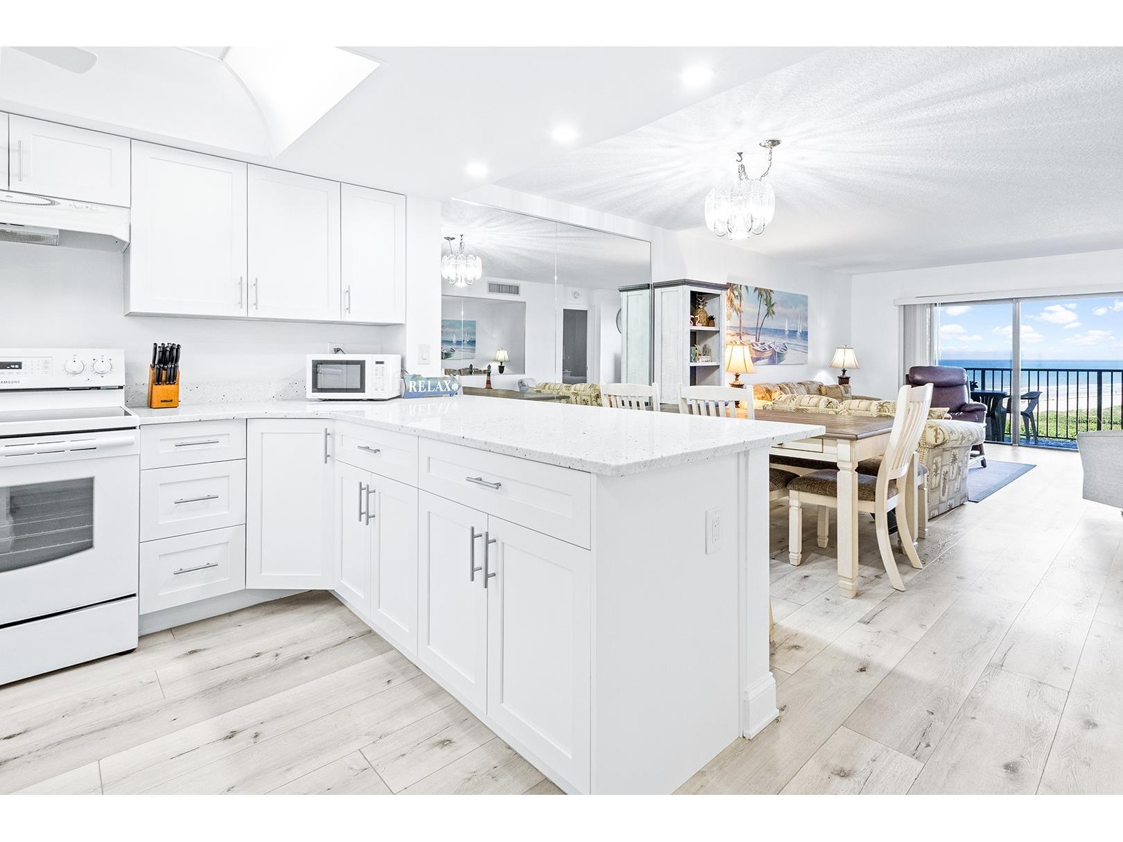 7520 Ridgewood Avenue #906 Cape Canaveral FL 32920 TB8508863 image1