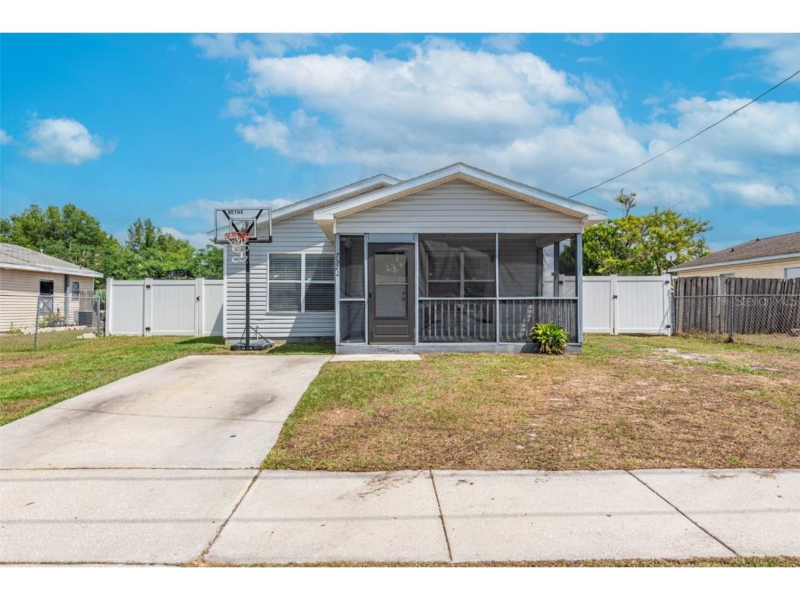 7522 Carolton Circle Tampa FL 33619 T3442219 image1