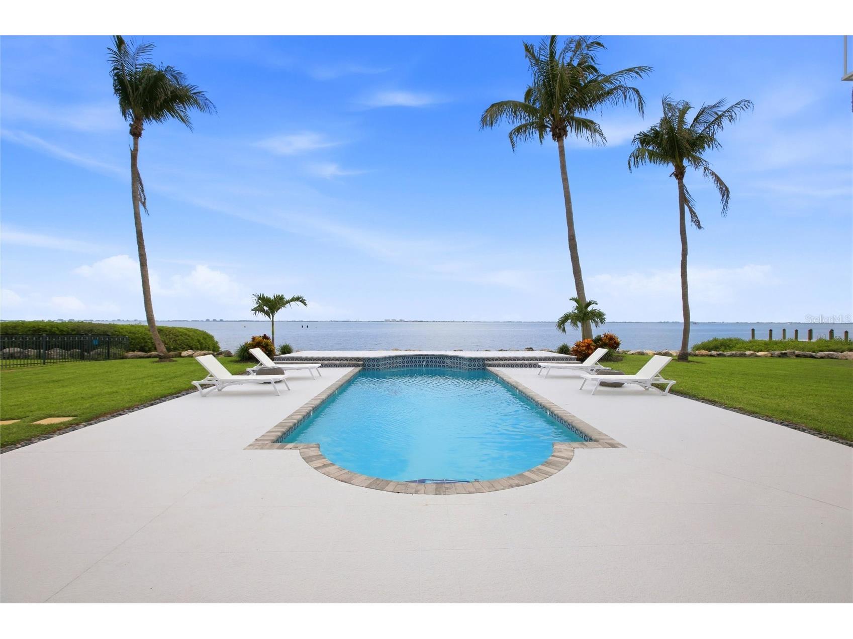 7524 Westmoreland Drive Sarasota FL 34243 - SARASOTA BAY A4695898 image1