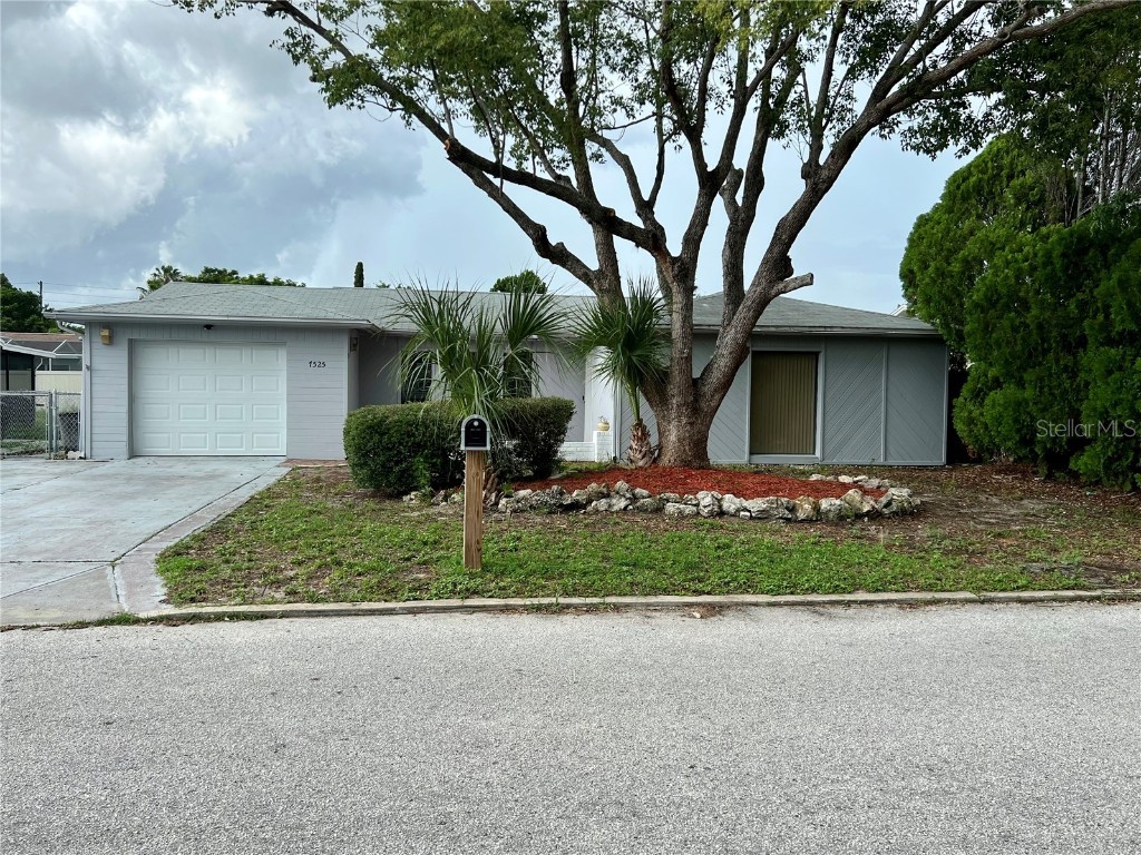 7525 Ironbark Drive Port Richey FL 34668 W7866845 image1