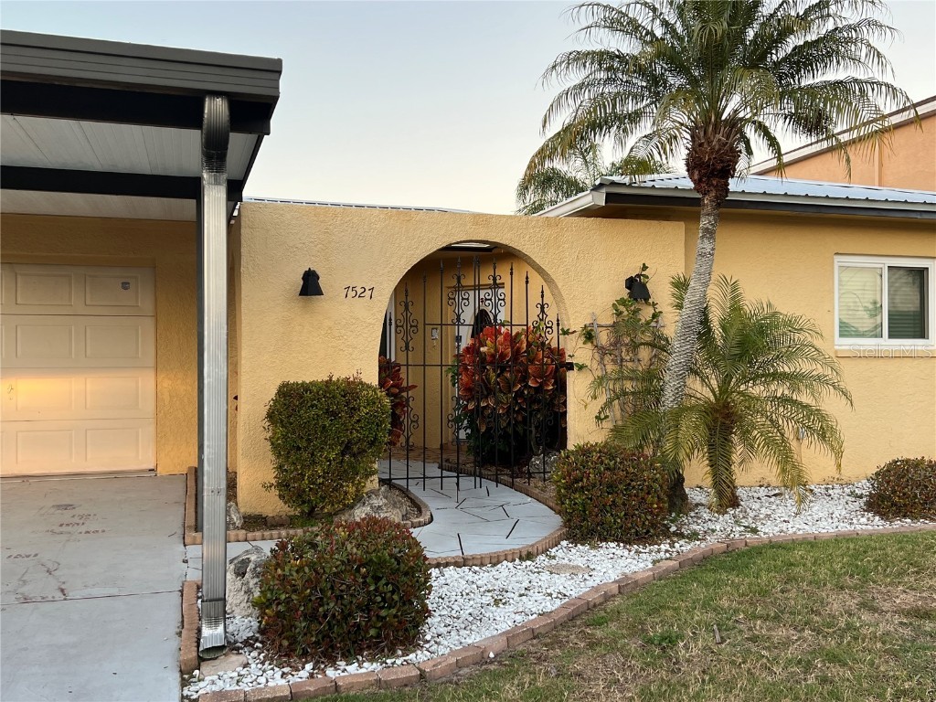 7527 Hatteras Drive Hudson FL 34667 W7861112 image1