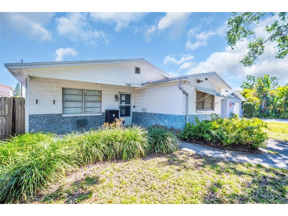 753 Almeda Street N Saint Petersburg FL 33702 TB8366399 image1