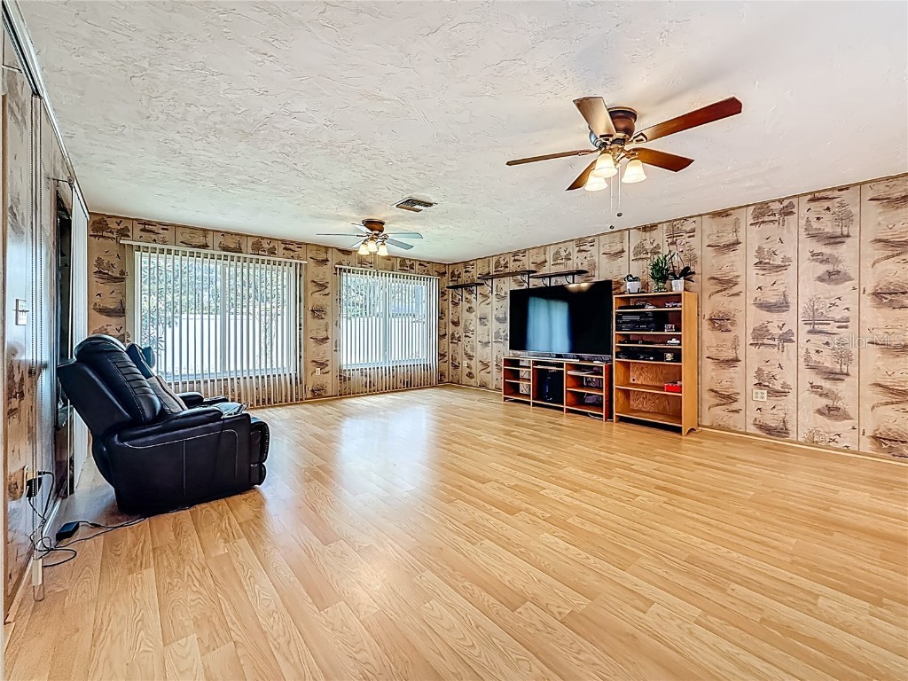 7536 18th Way N Saint Petersburg FL 33702 TB8417970 image10