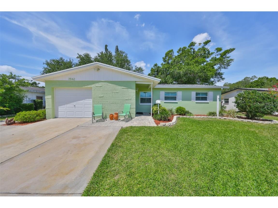 7542 20th Street N Saint Petersburg FL 33702 TB8377762 image1