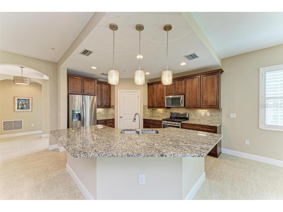 7546 Divot Loop Lakewood Ranch FL 34202 A4665267 image3