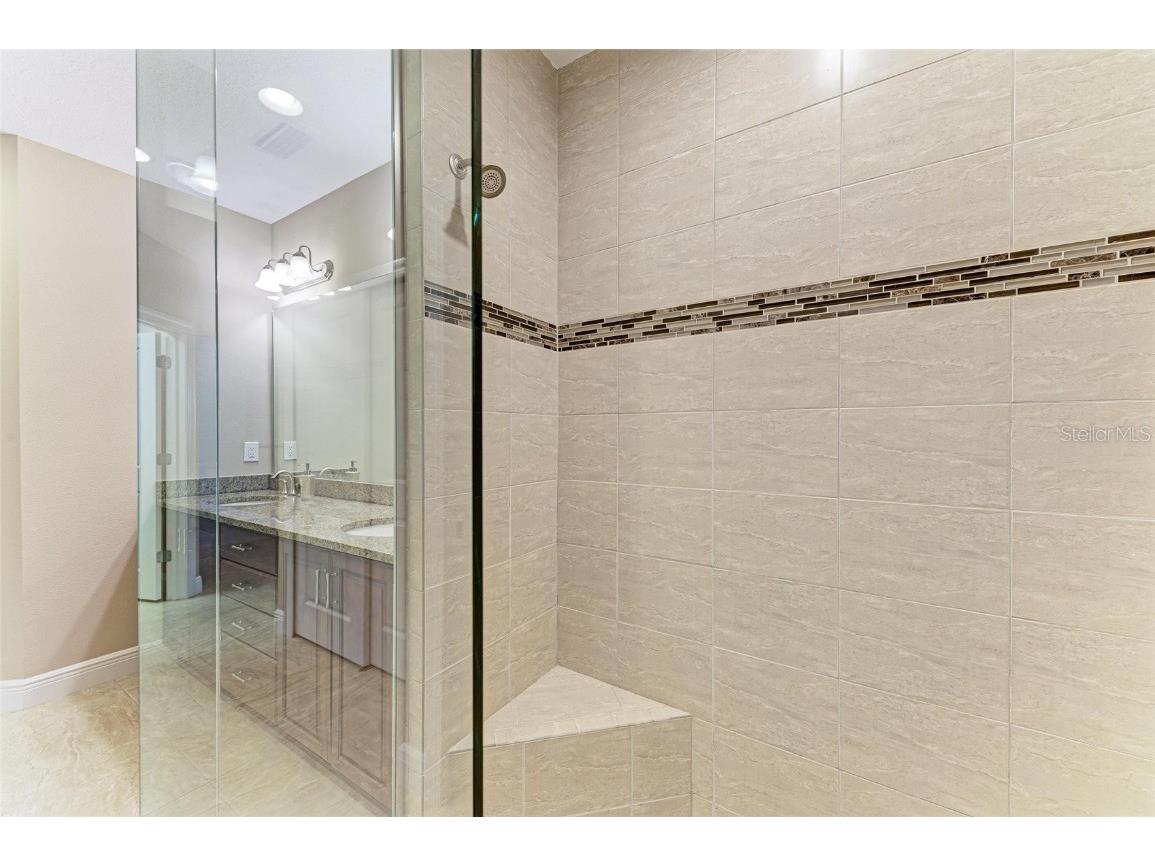 7546 Divot Loop Lakewood Ranch FL 34202 A4665267 image32