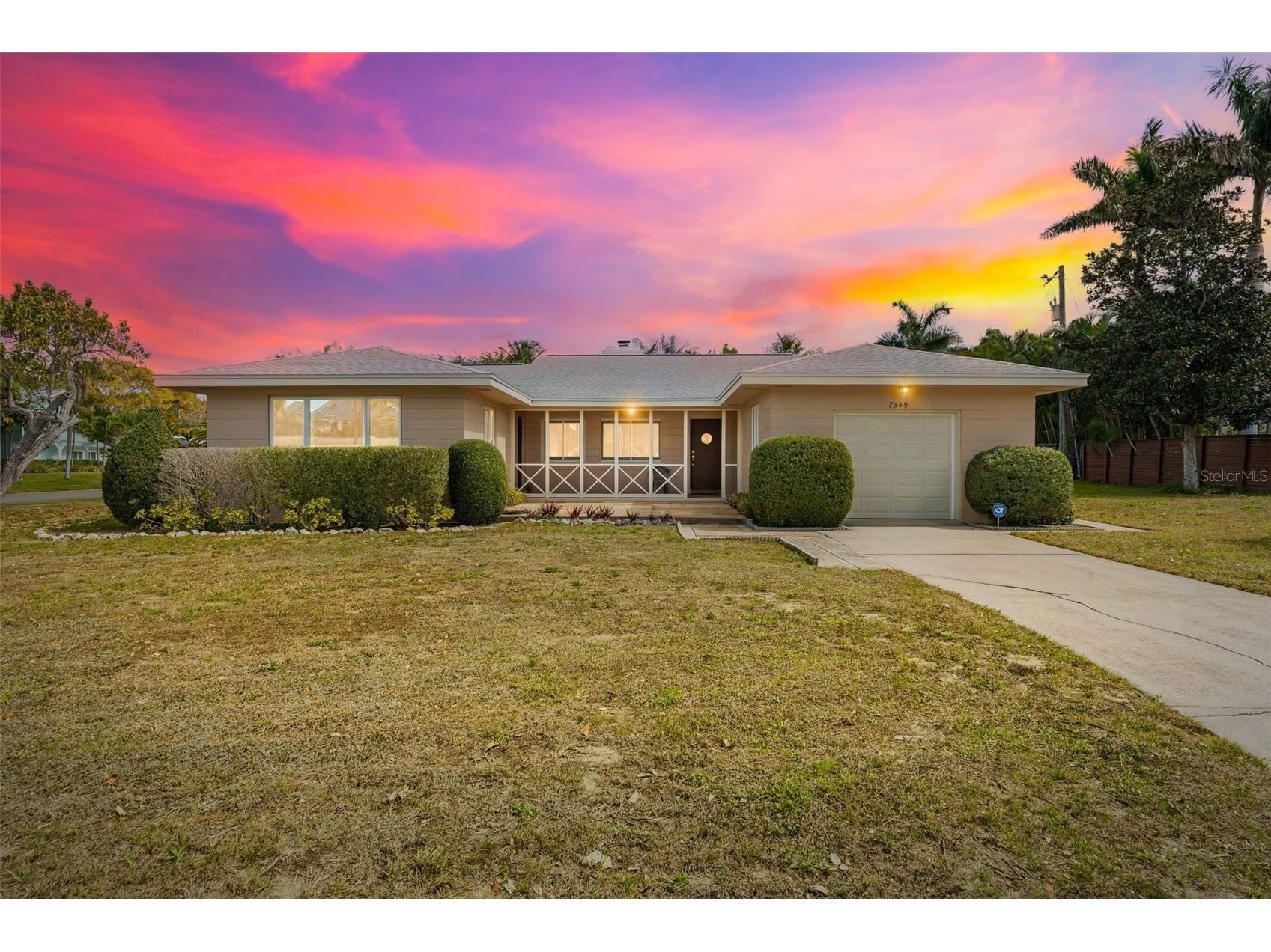7549 Westmoreland Drive Sarasota FL 34243 A4684919 image1