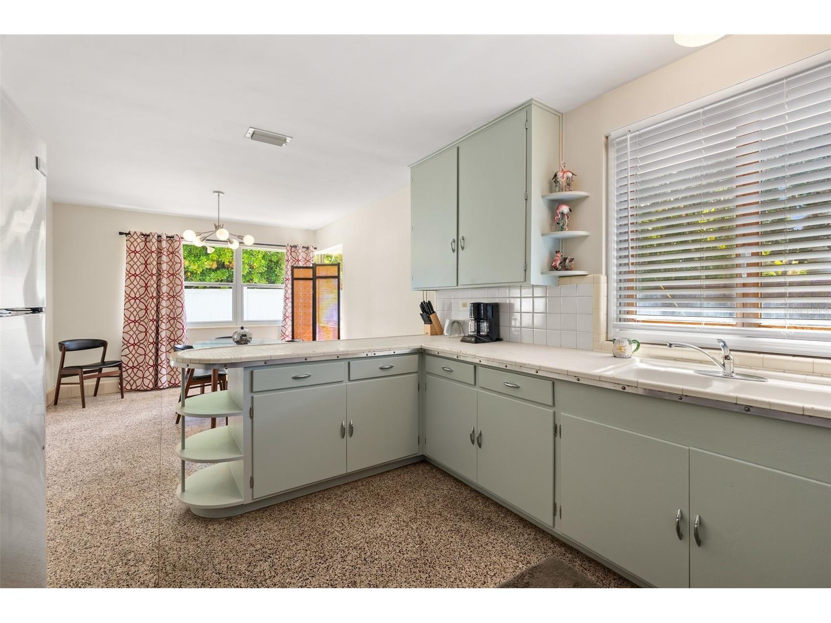 7549 Westmoreland Drive Sarasota FL 34243 A4684919 image10