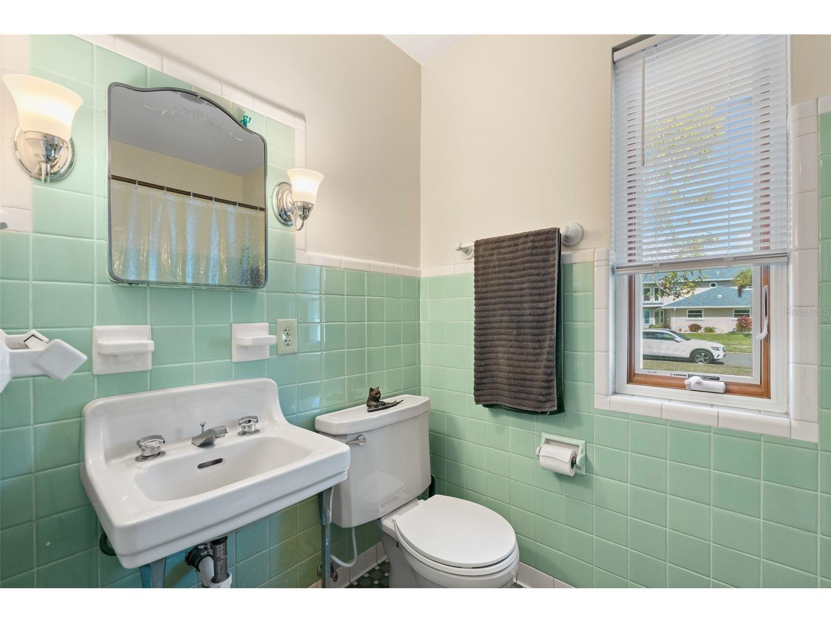 7549 Westmoreland Drive Sarasota FL 34243 A4684919 image21