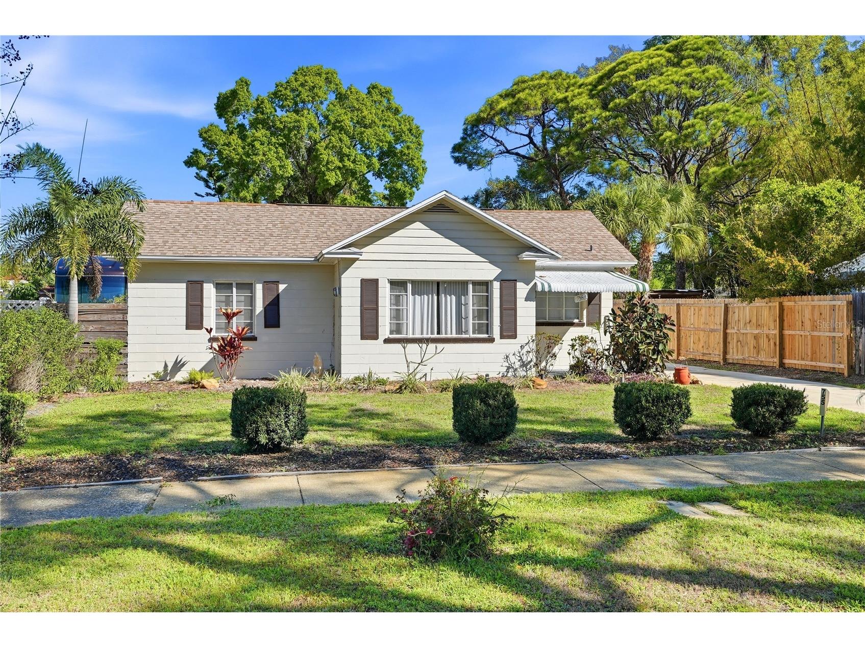 755 Alamanda Way S Saint Petersburg FL 33705 TB8491293 image1