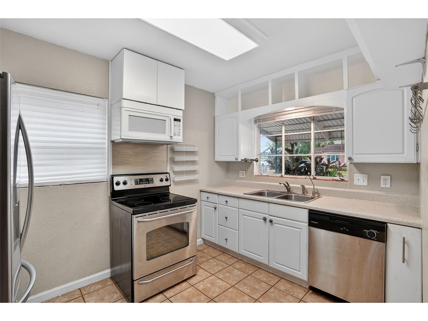 755 Alamanda Way S Saint Petersburg FL 33705 TB8491293 image3