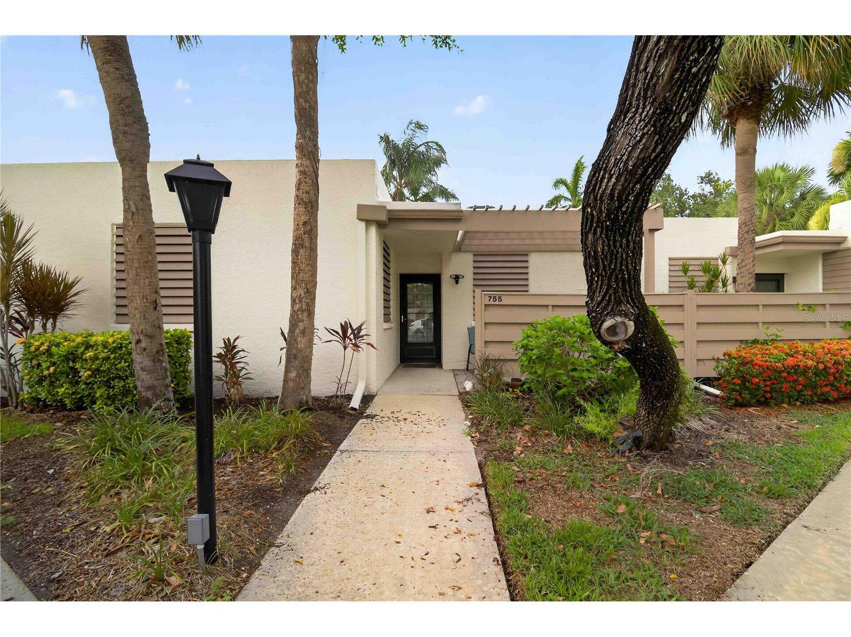 755 Oakview Drive Bradenton FL 34210 A4699426 image1