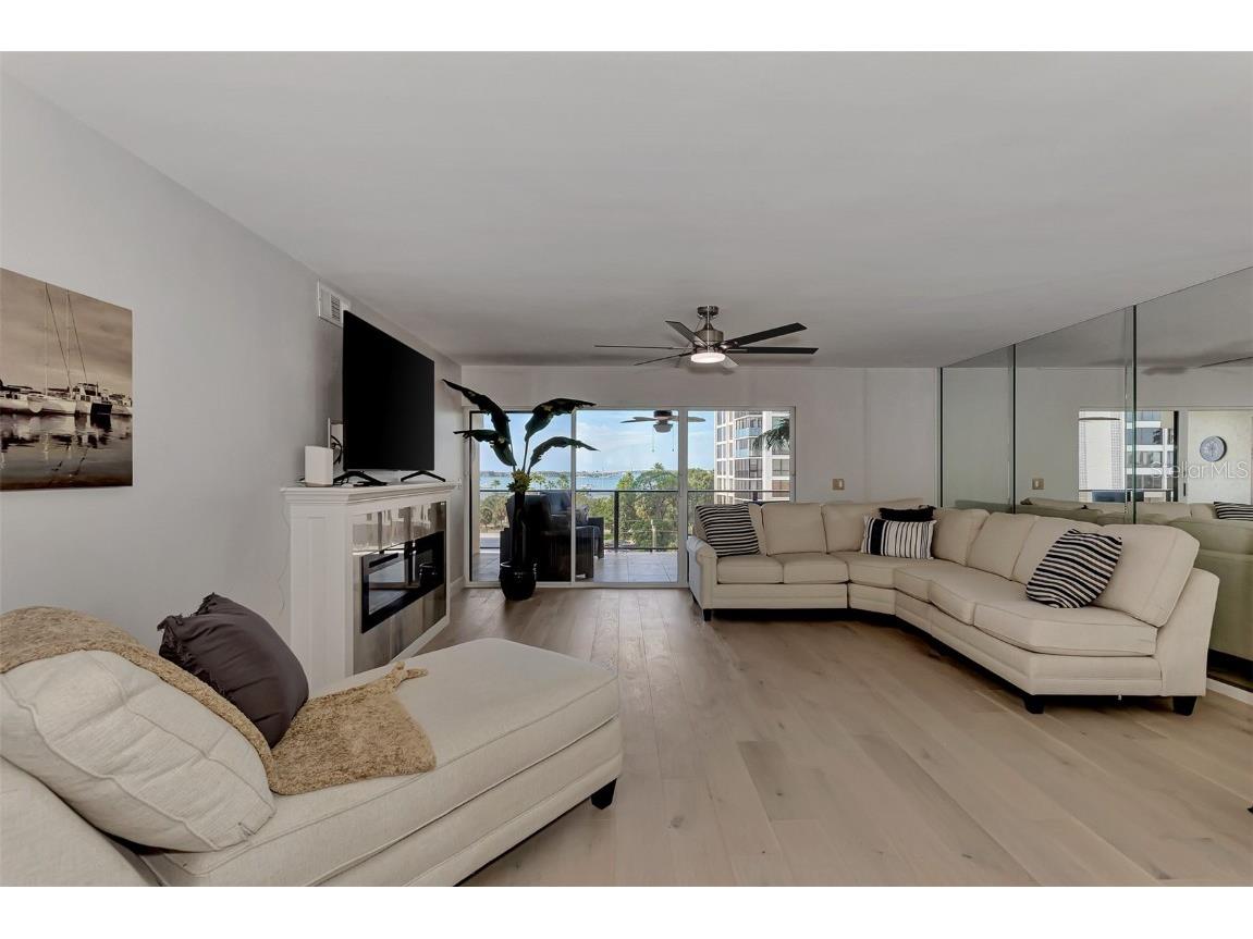 755 S Palm Avenue #404 Sarasota FL 34236 A4627636 image1