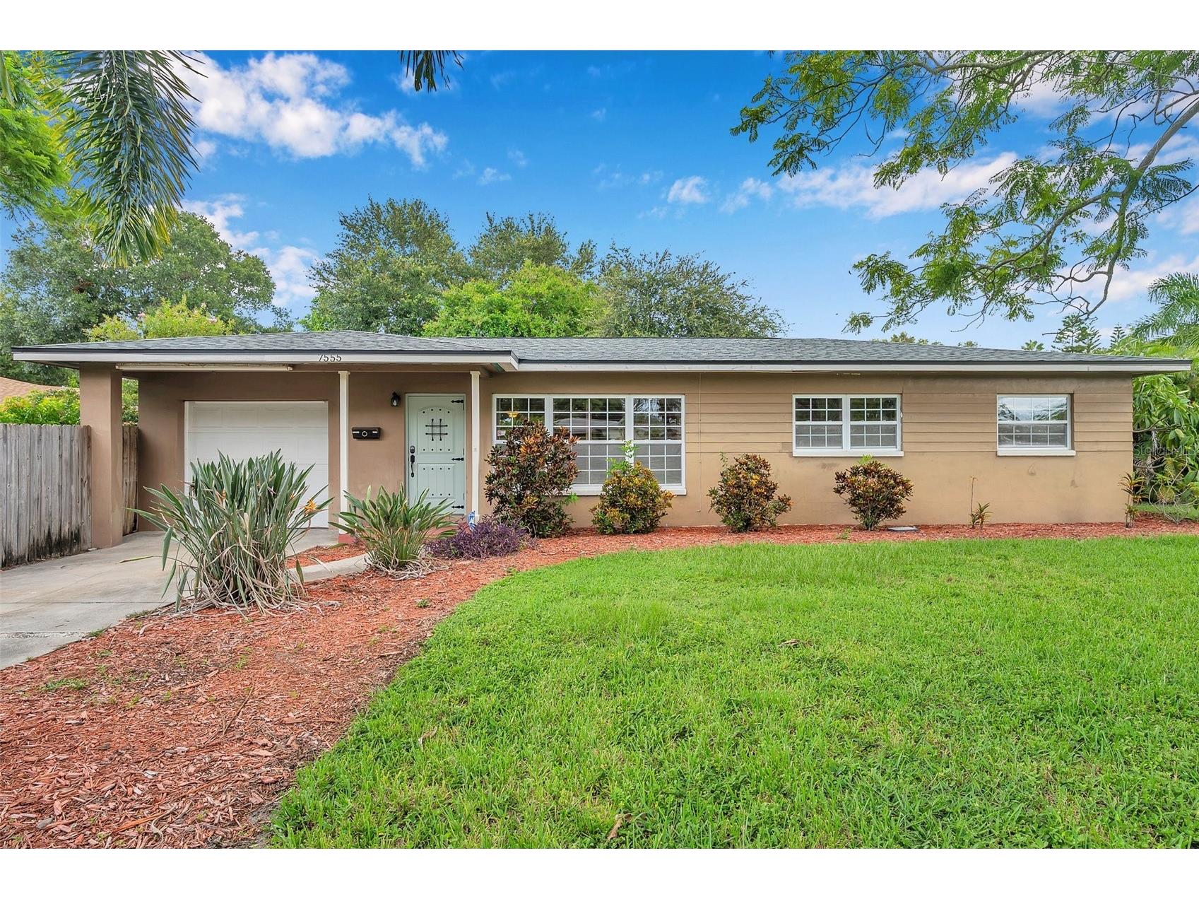 7555 19th Avenue N Saint Petersburg FL 33710 TB8516503 image1