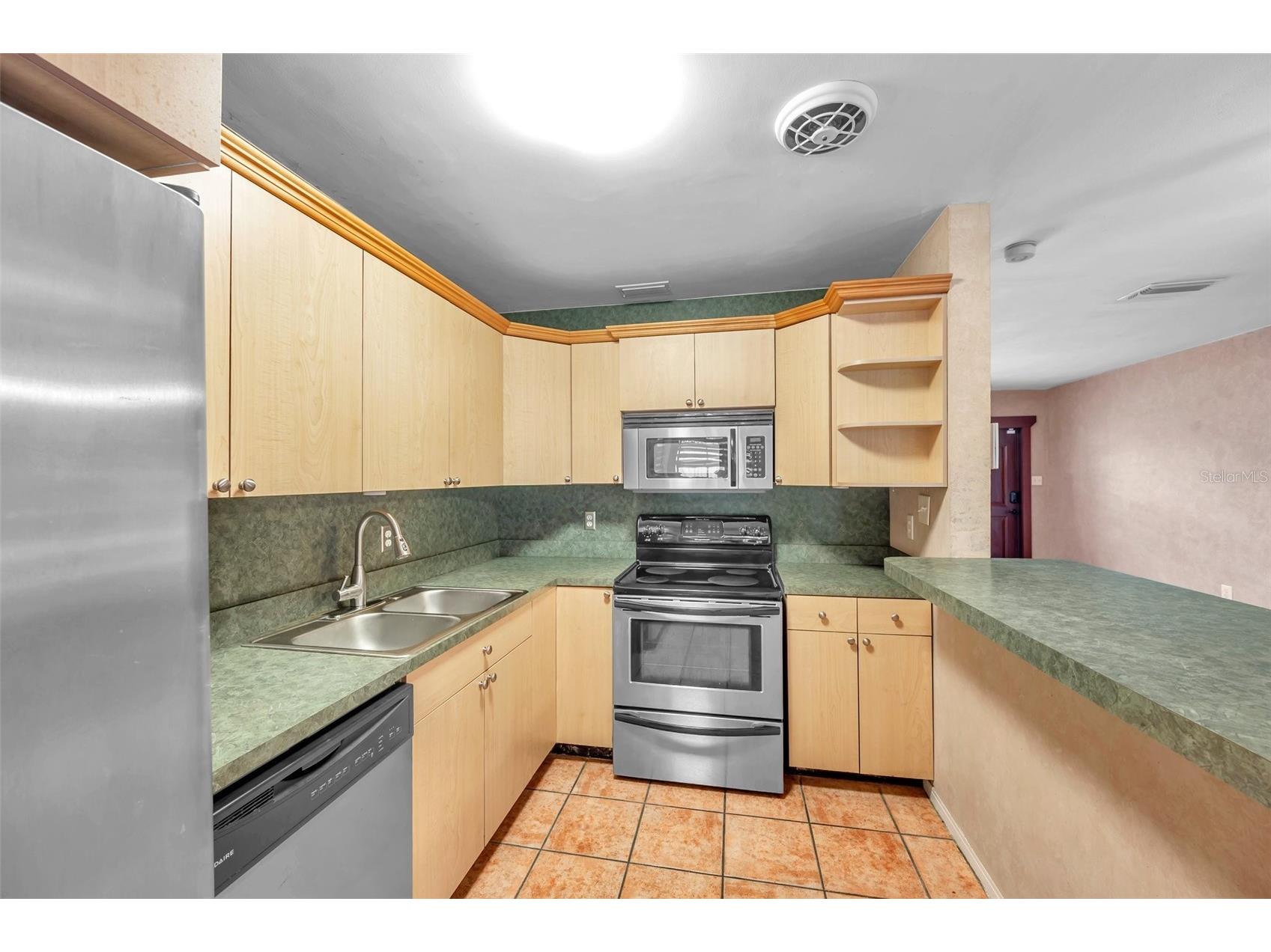 7555 19th Avenue N Saint Petersburg FL 33710 TB8516503 image14