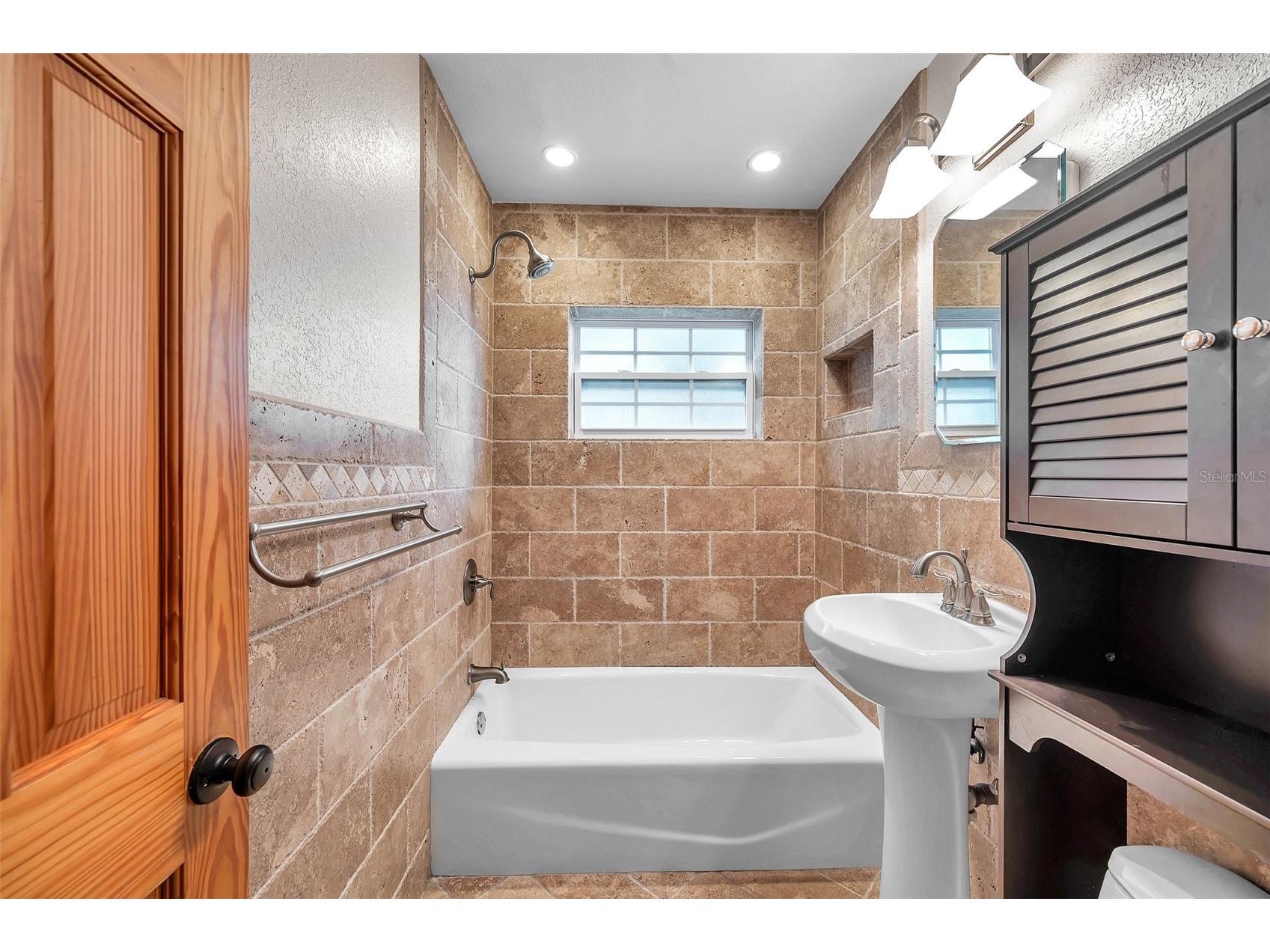 7555 19th Avenue N Saint Petersburg FL 33710 TB8516503 image18