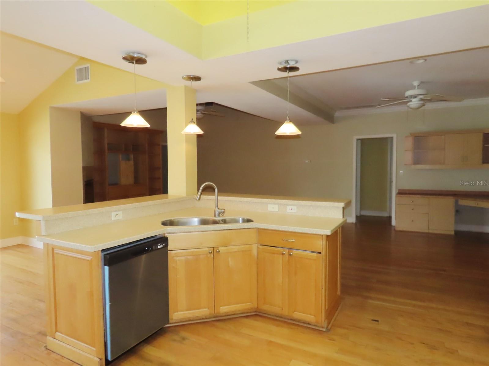 7555 Pine Valley Lane Seminole FL 33776 TB8522643 image7