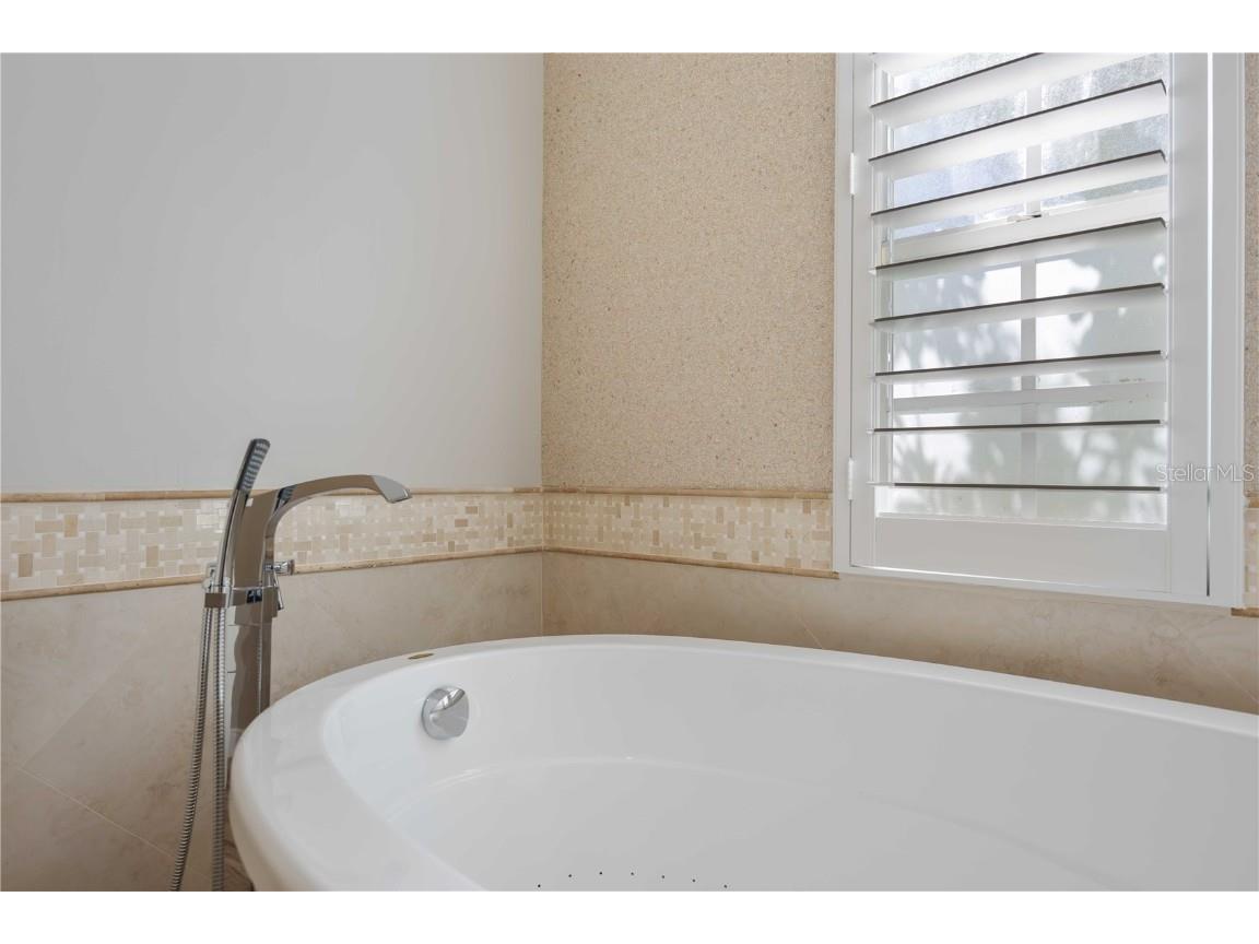 7555 Tori Way Lakewood Ranch FL 34202 A4660981 image44