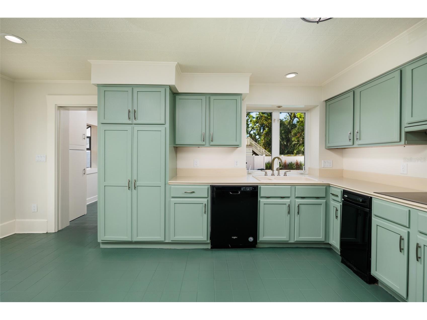 756 17th Avenue NE Saint Petersburg FL 33704 TB8488504 image17