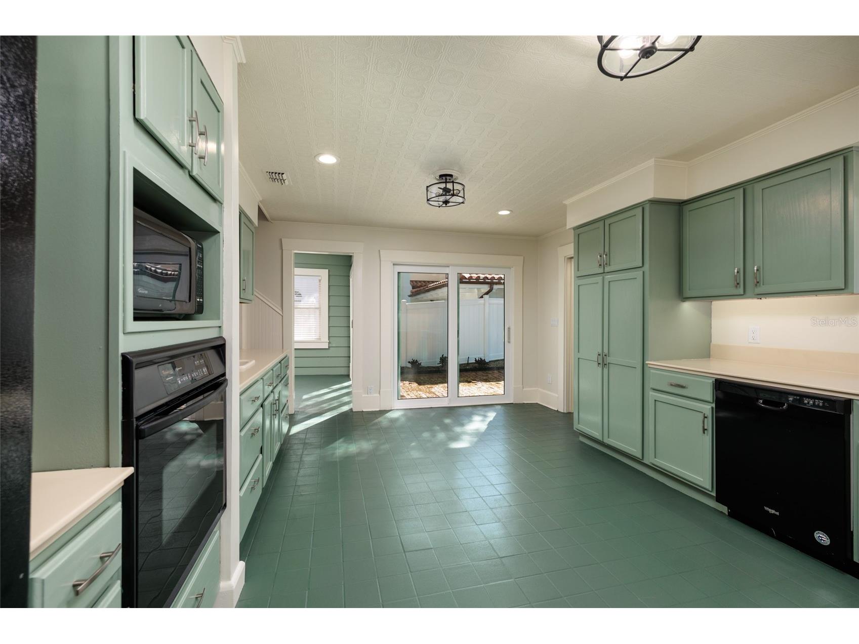 756 17th Avenue NE Saint Petersburg FL 33704 TB8488504 image18