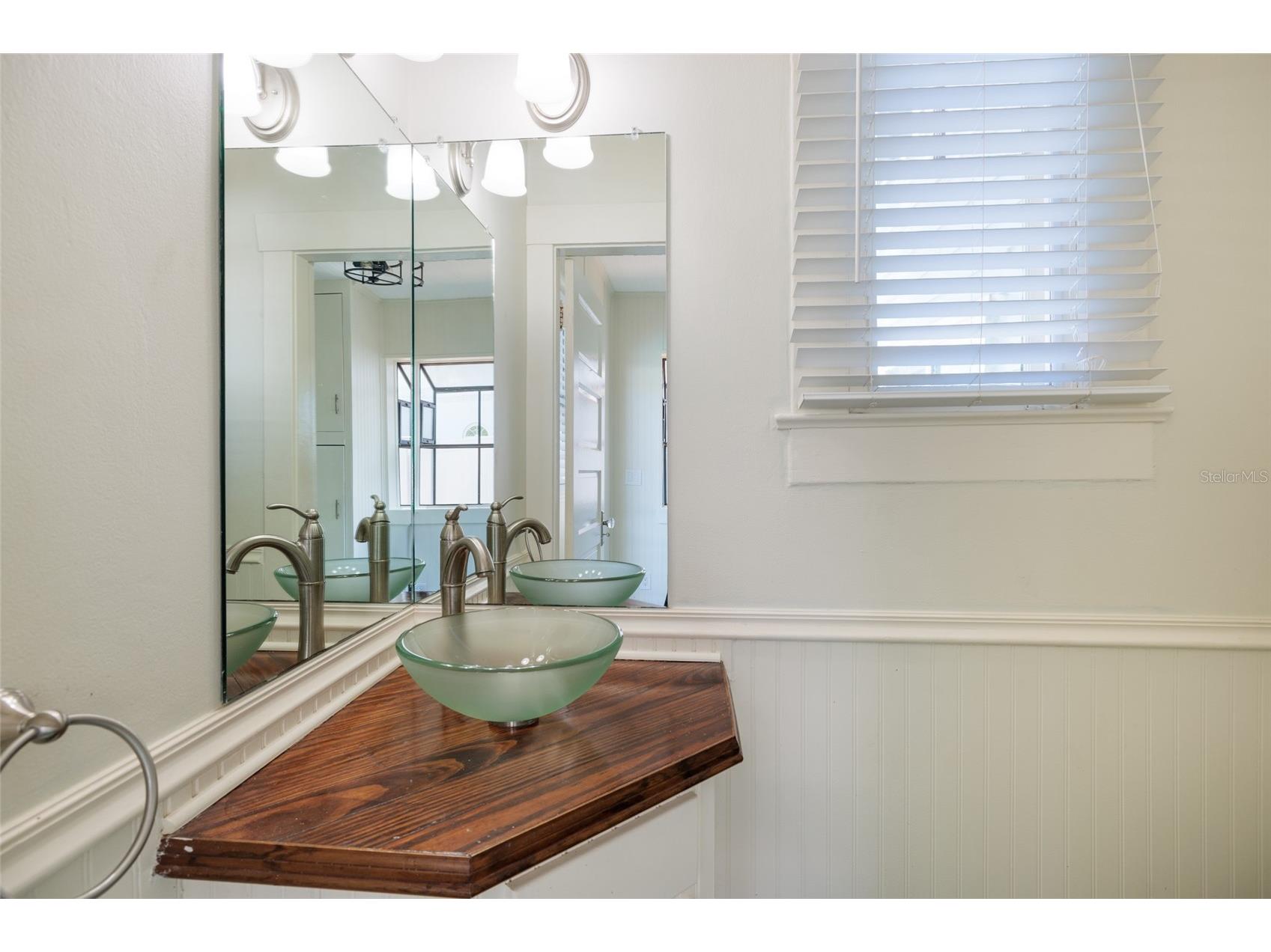 756 17th Avenue NE Saint Petersburg FL 33704 TB8488504 image20