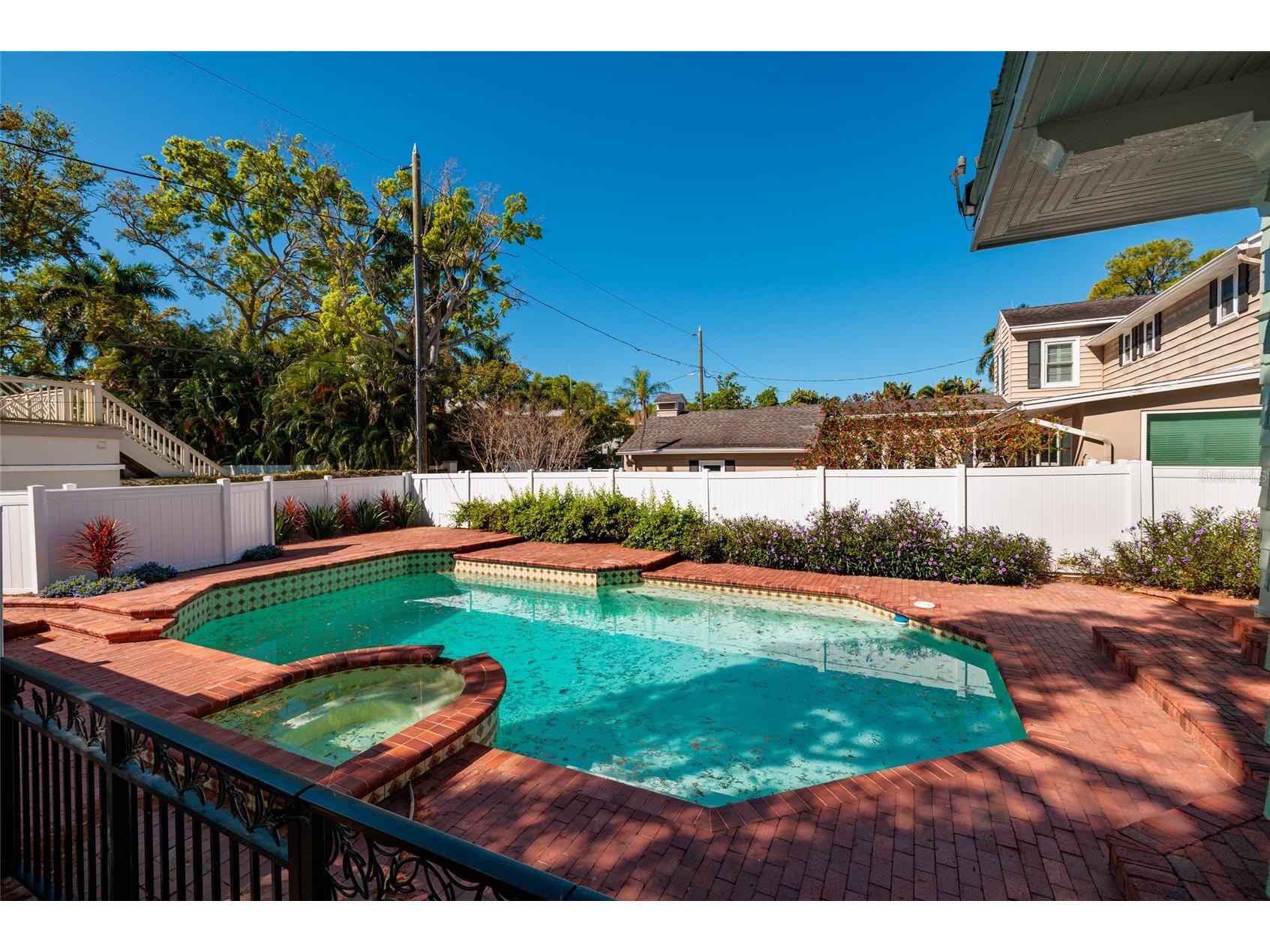 756 17th Avenue NE Saint Petersburg FL 33704 TB8488504 image4