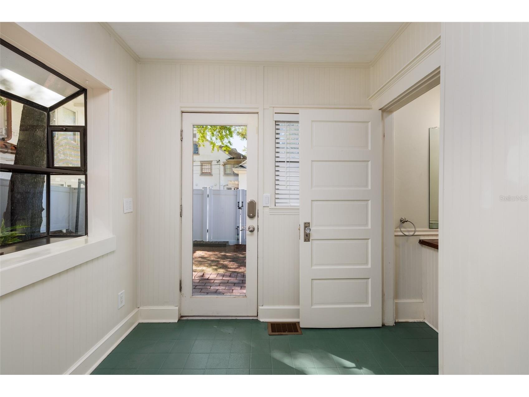 756 17th Avenue NE Saint Petersburg FL 33704 TB8488504 image43