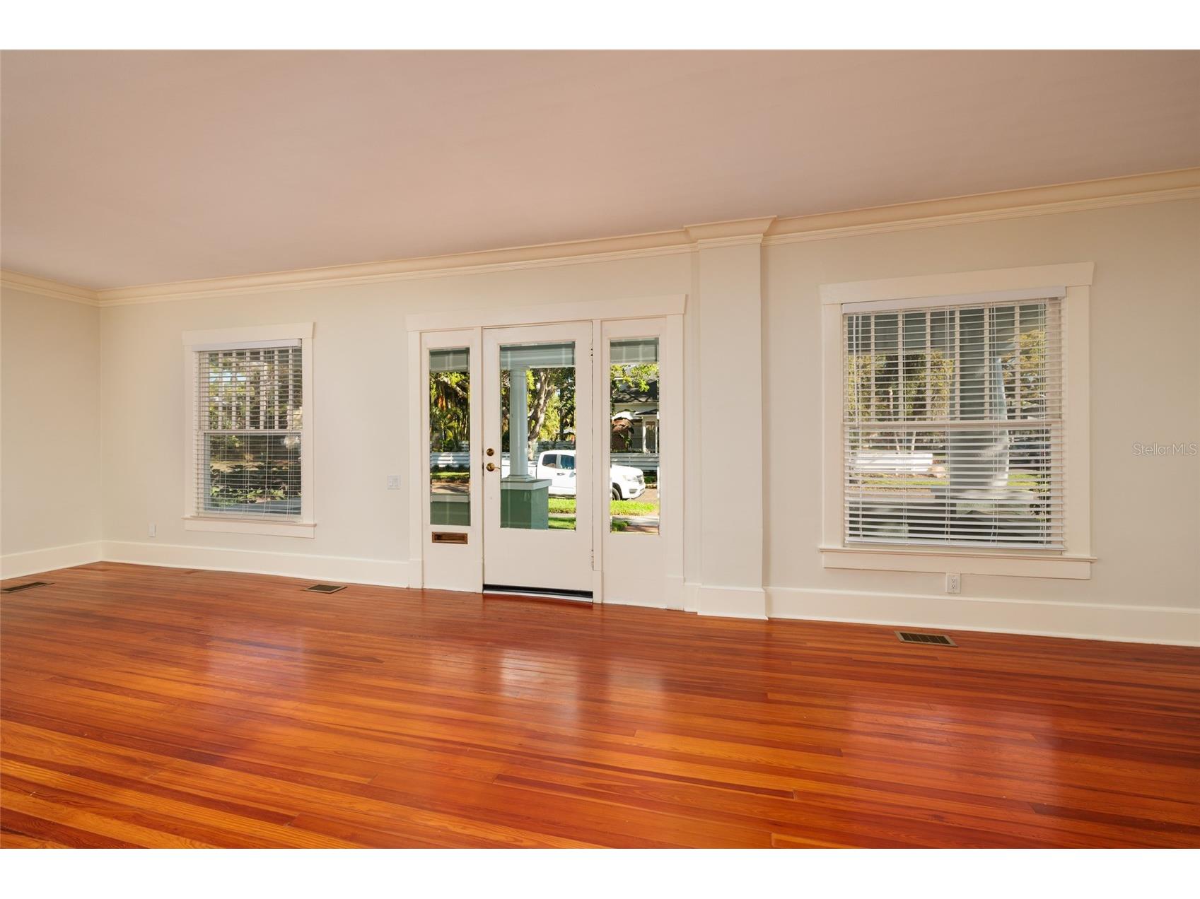 756 17th Avenue NE Saint Petersburg FL 33704 TB8488504 image8