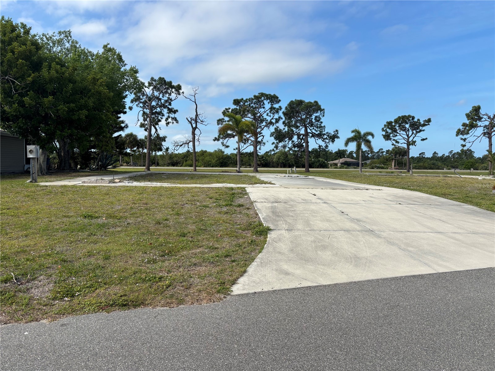 7560 Danvers Port Charlotte FL 33981 - BUTTERFORD WATERWAY C7525117 image1