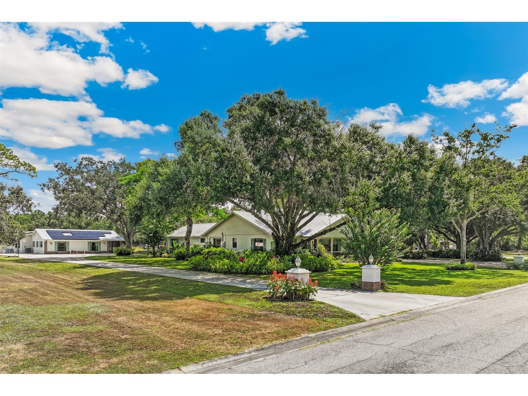7565 Castle Drive Sarasota FL 34240 A4697250 image1