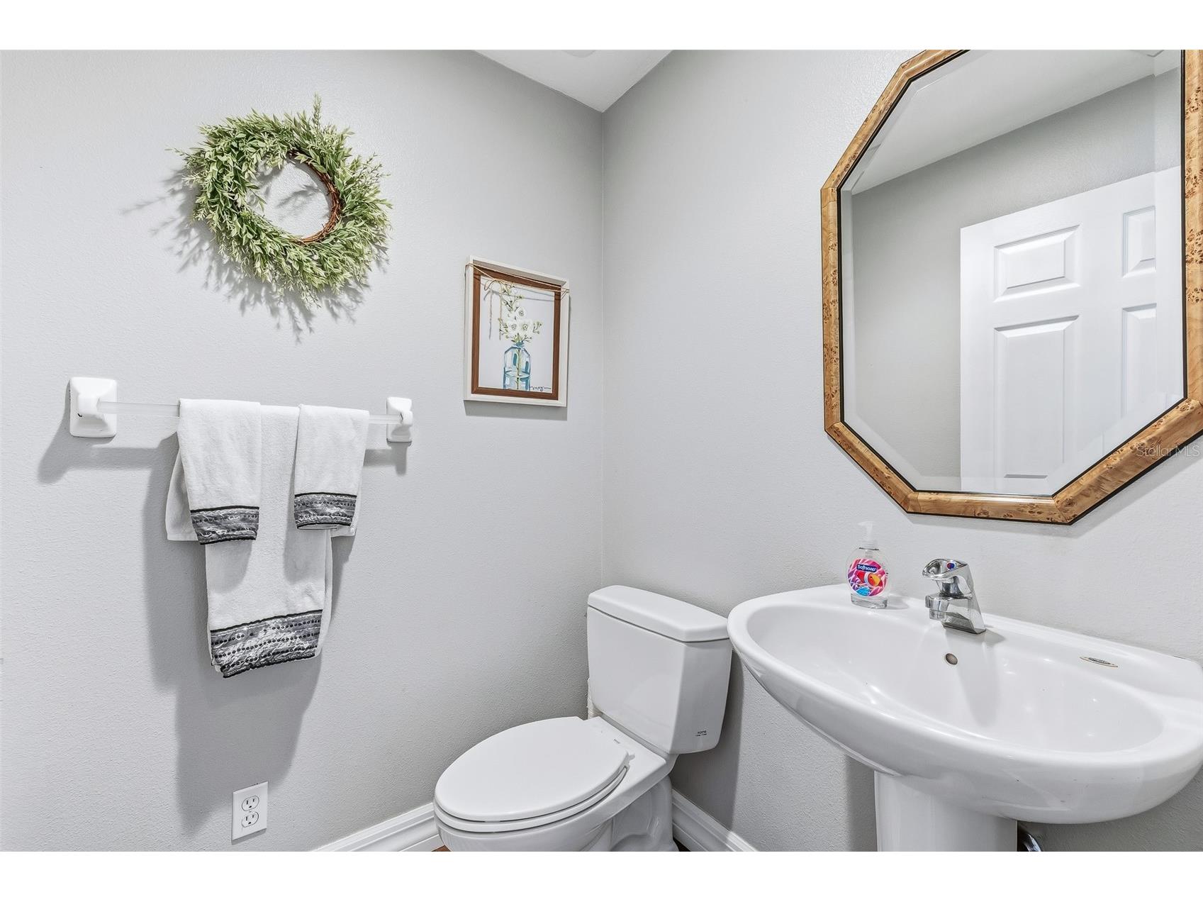 7565 Castle Drive Sarasota FL 34240 A4697250 image15