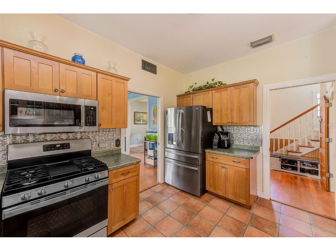 757 Bayshore Dr Tarpon Springs FL 34689 TB8447390 image16