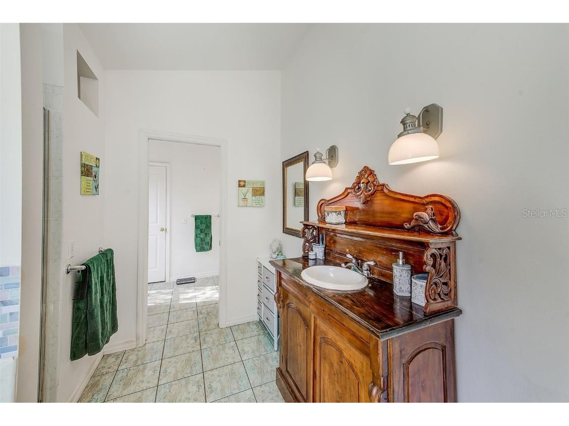 757 Bayshore Dr Tarpon Springs FL 34689 TB8447390 image28