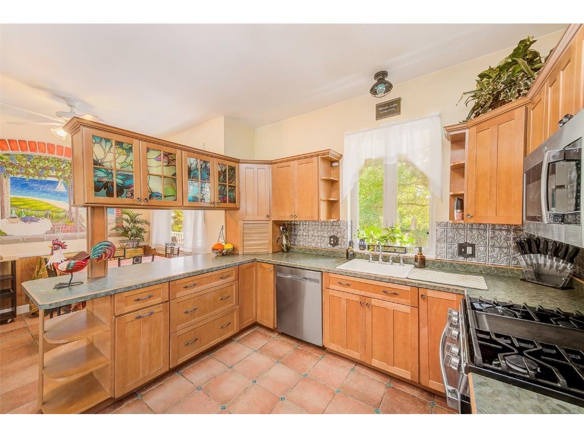 757 Bayshore Dr Tarpon Springs FL 34689 TB8447405 image14