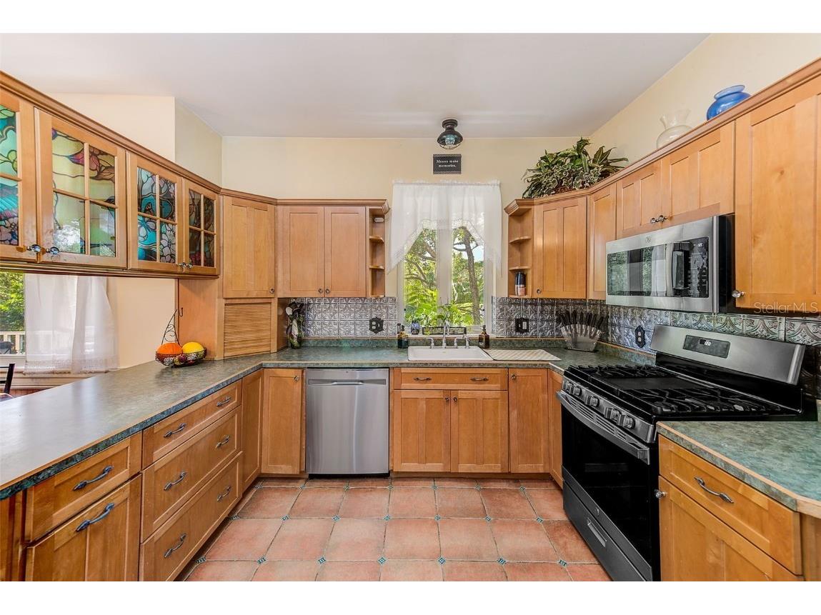 757 Bayshore Dr Tarpon Springs FL 34689 TB8447405 image16