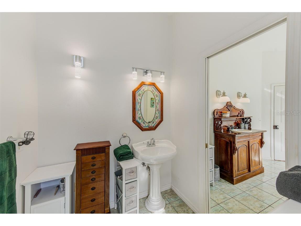 757 Bayshore Dr Tarpon Springs FL 34689 TB8447405 image32