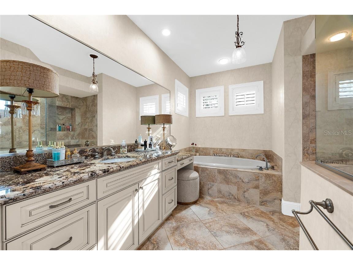 757 Hideaway Bay Drive Longboat Key FL 34228 - GULF OF AMERICA A4667459 image24