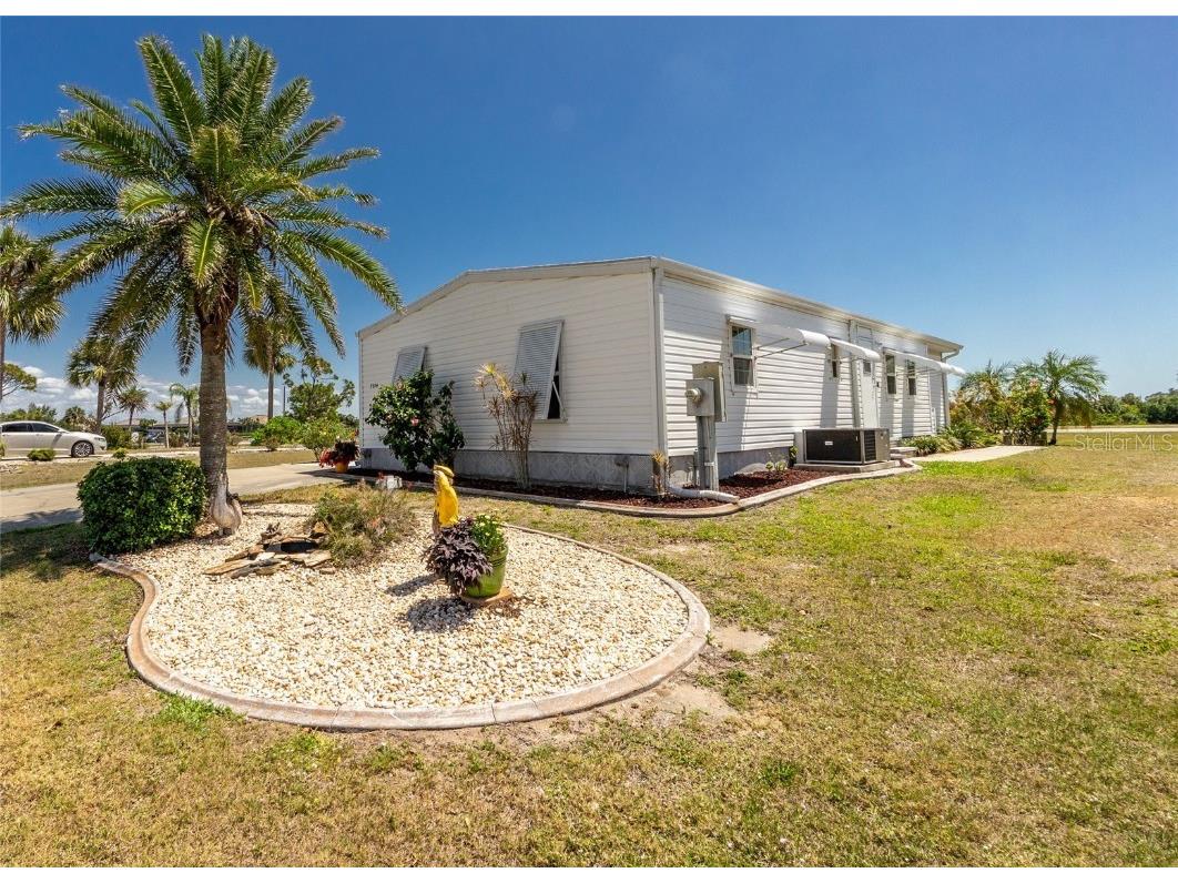 7574 Danvers Circle Port Charlotte FL 33981 - BUTTERFORD WATERWAY C7508782 image1