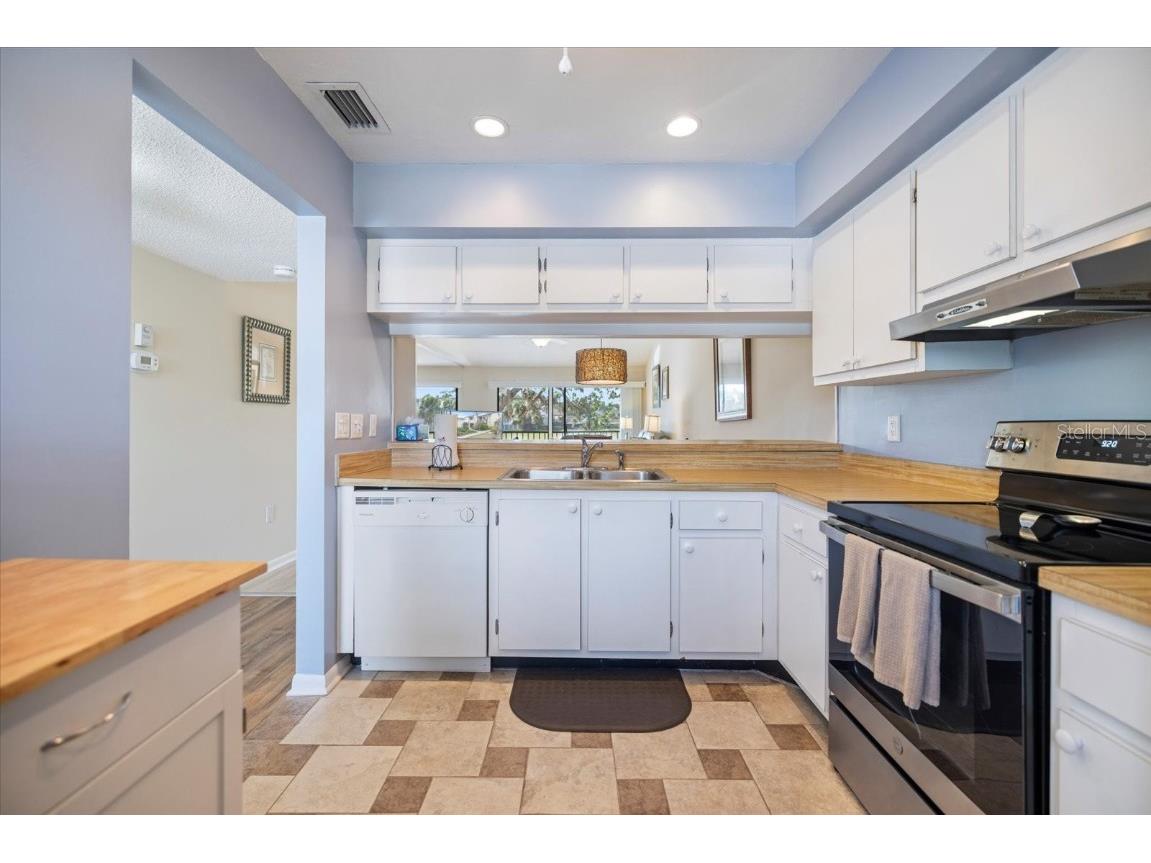 758 Bird Bay Drive W #169 Venice FL 34285 N6141250 image3