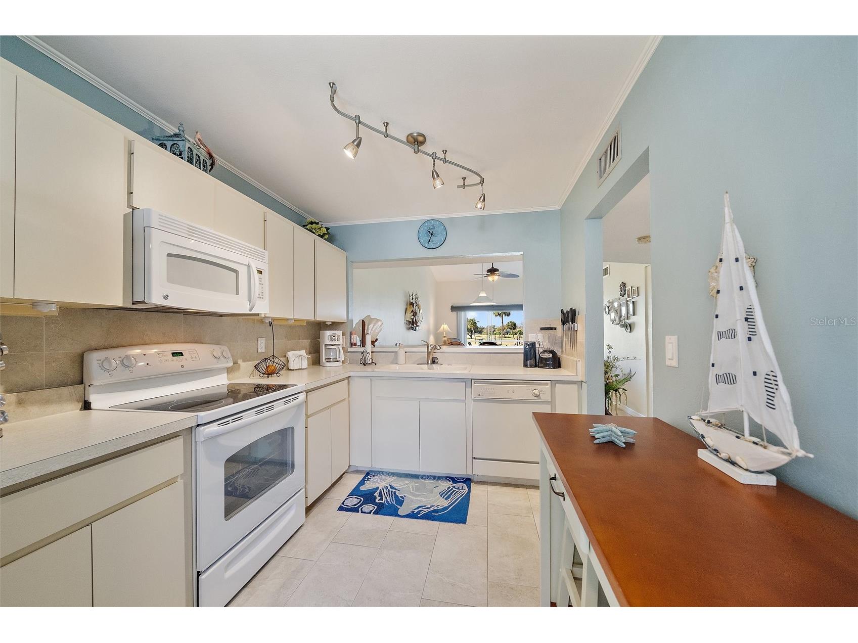 758 Village Circle #207 Venice FL 34292 N6143199 image4