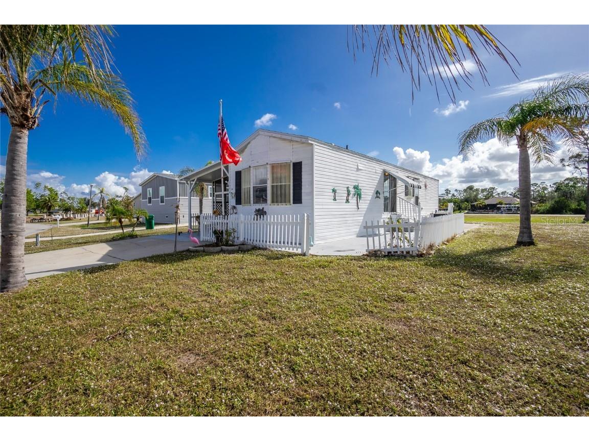 7594 Ratan Circle Port Charlotte FL 33981 - BUTTERFORD WATERWAY C7502073 image3