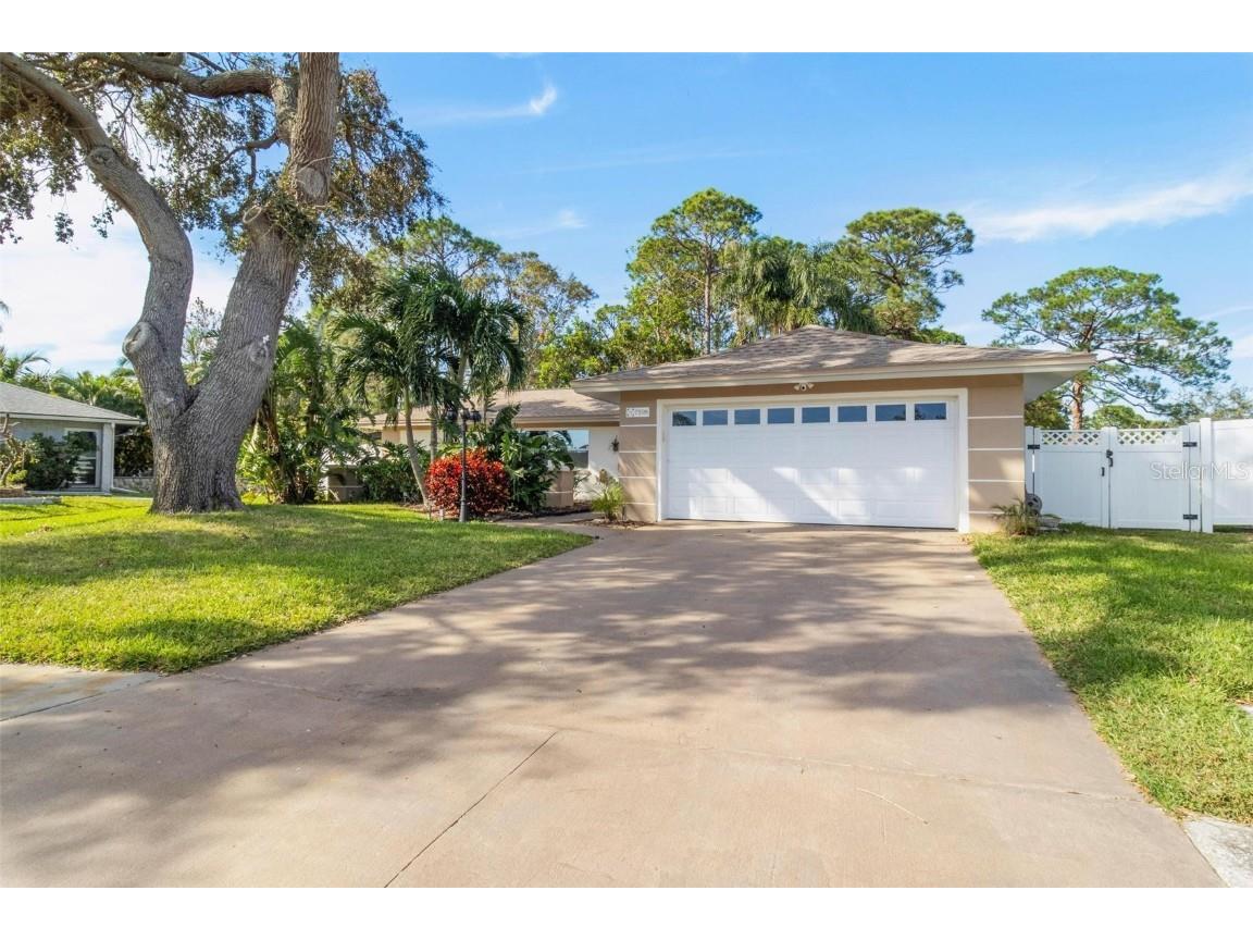 7598 132nd Street Seminole FL 33776 TB8314917 image1