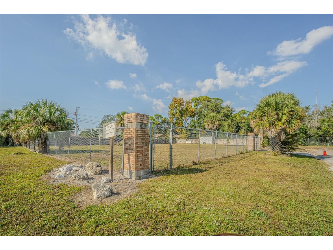 7598 90th Street Seminole FL 33777 TB8450711 image1
