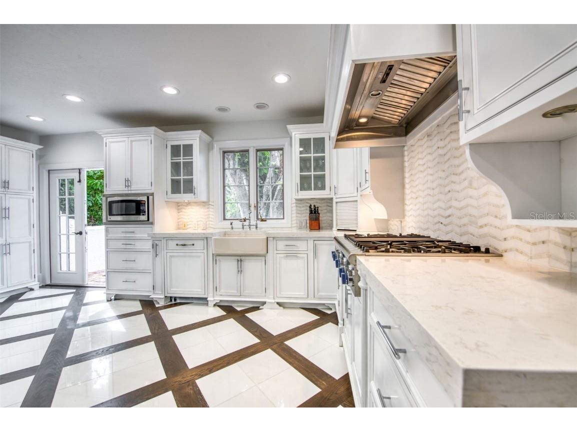 76 S Washington Drive Sarasota FL 34236 A4649466 image17