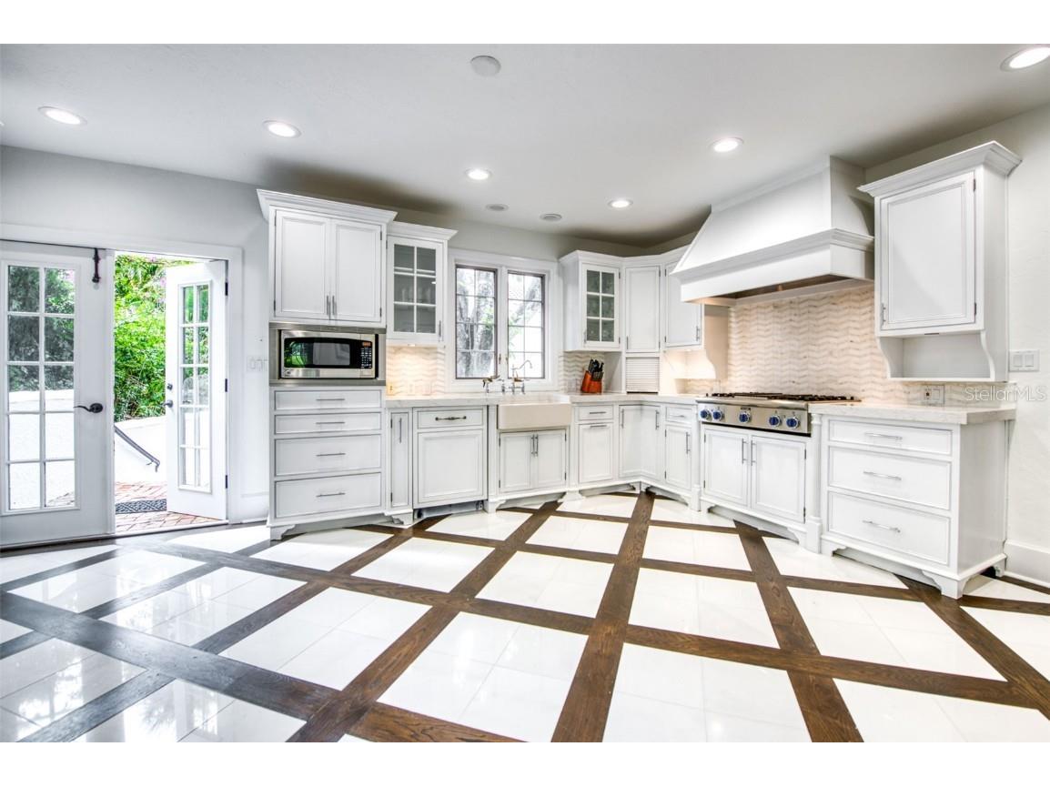 76 S Washington Drive Sarasota FL 34236 A4649466 image19