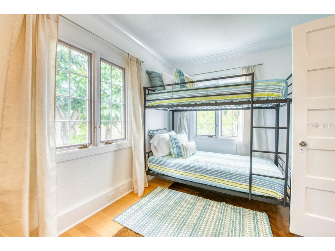 76 S Washington Drive Sarasota FL 34236 A4649466 image24